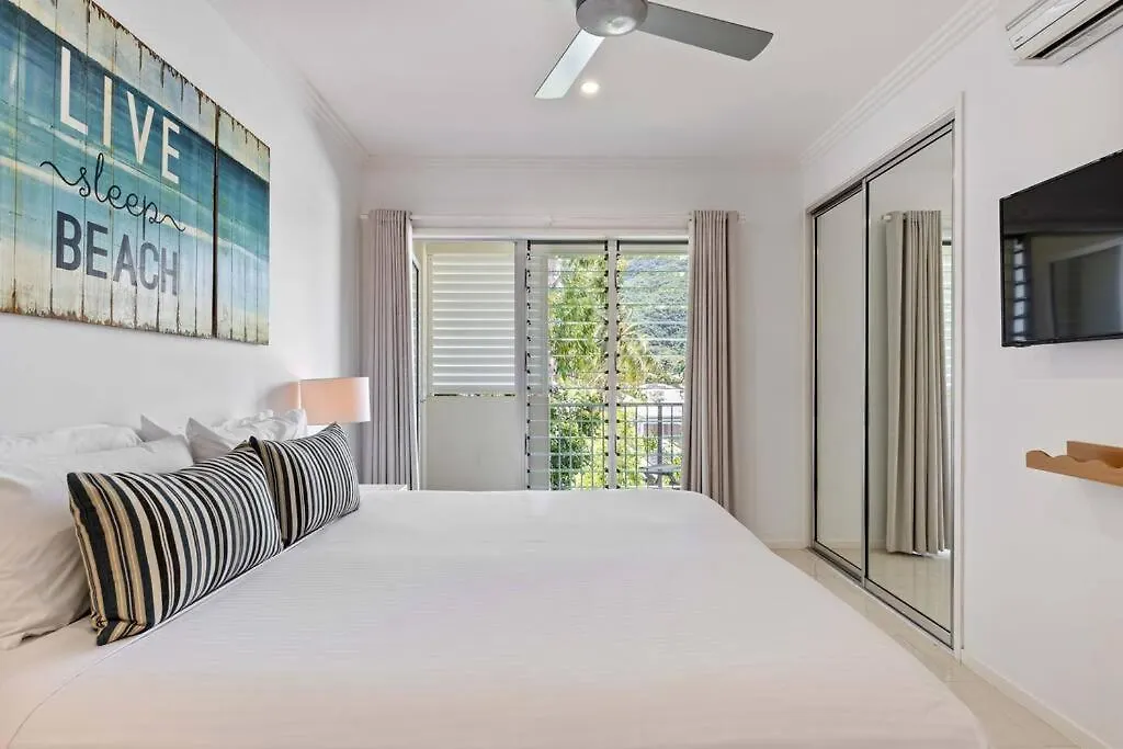 Blanco Beachfront Beauty - Chic Palm Cove Hideaway Avustralya